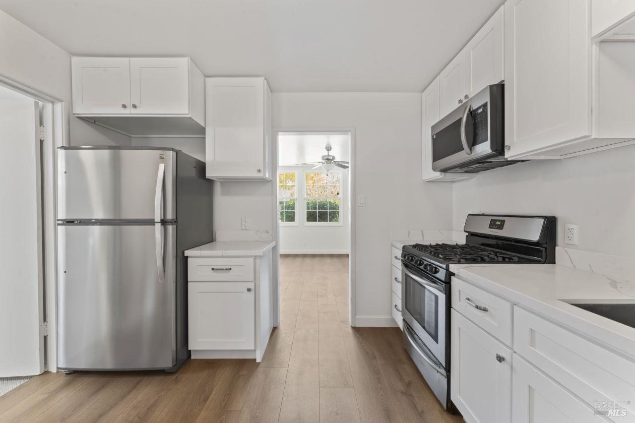 Detail Gallery Image 11 of 24 For 1295 Hemlock St, Napa,  CA 94559 - 3 Beds | 1 Baths