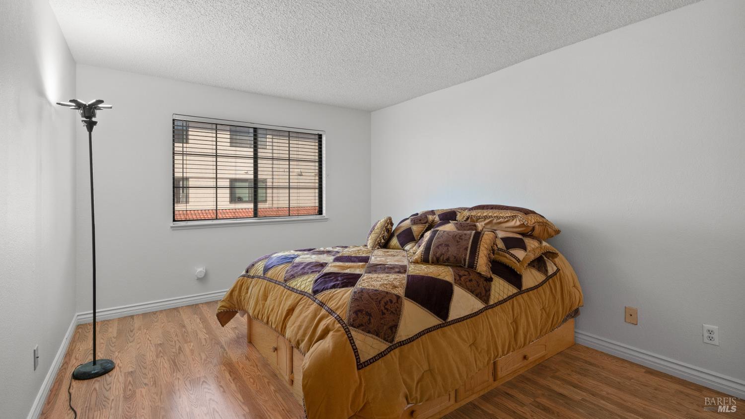 Detail Gallery Image 12 of 26 For 397 Kenbrook Cir, San Jose,  CA 95111 - 2 Beds | 2 Baths