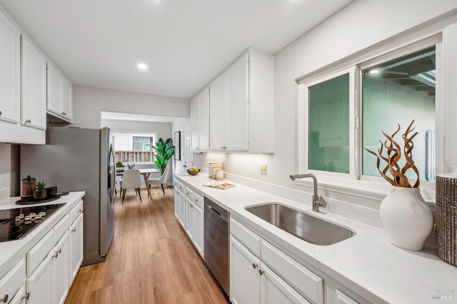 Detail Gallery Image 7 of 23 For 479 Calle De La Mesa Unkn, Novato,  CA 94949 - 4 Beds | 2 Baths