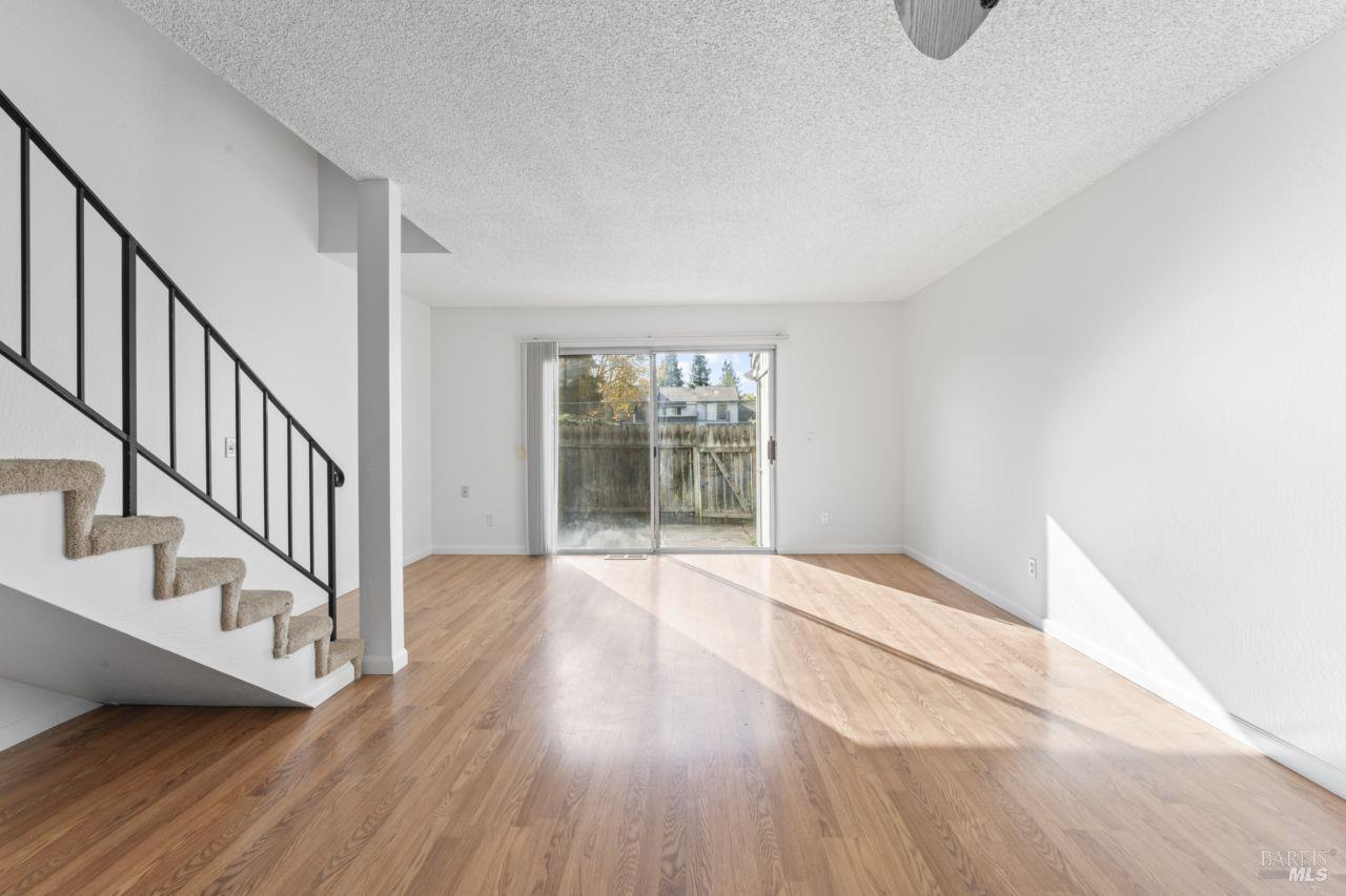 Detail Gallery Image 12 of 37 For 11 Creekwood Cir, Rohnert Park,  CA 94928 - 3 Beds | 2 Baths