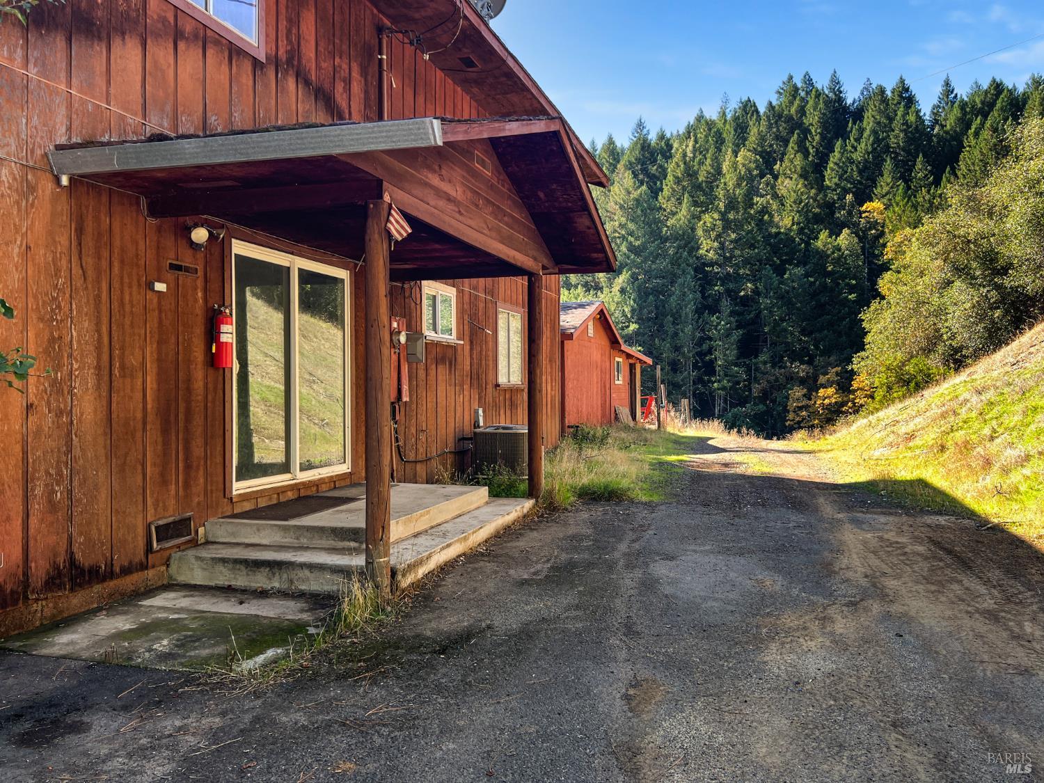 Detail Gallery Image 2 of 9 For 8555 Cave Creek Rd, Redwood Valley,  CA 95470 - 2 Beds | 2 Baths