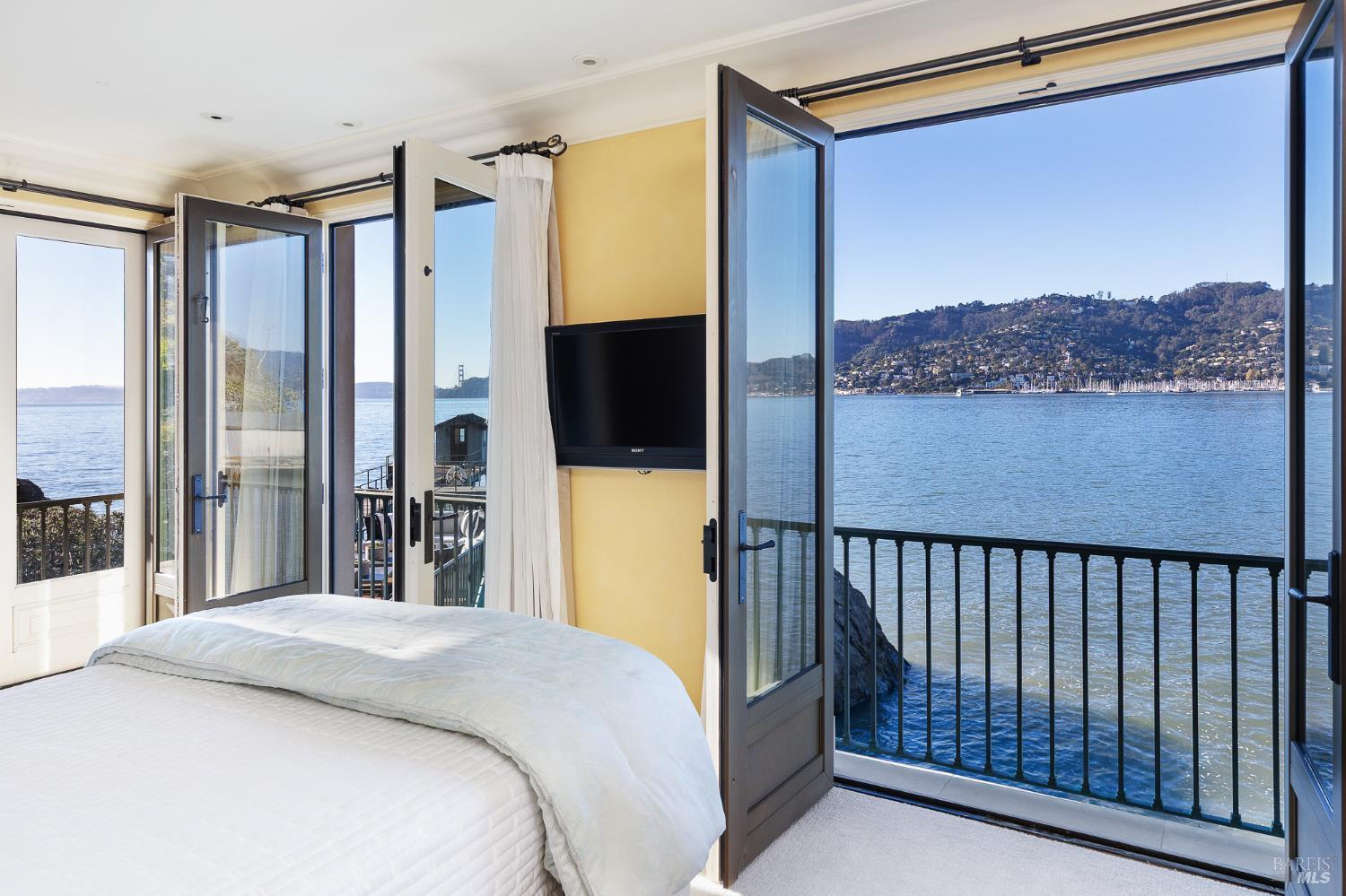 Detail Gallery Image 39 of 75 For 125 Belvedere Ave, Belvedere,  CA 94920 - 5 Beds | 5/5 Baths