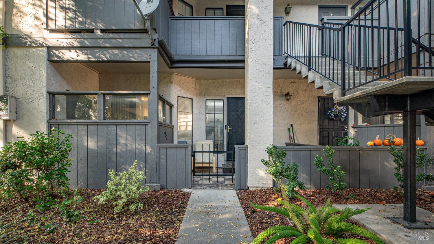 Front Image Thumbnail for BA325101498