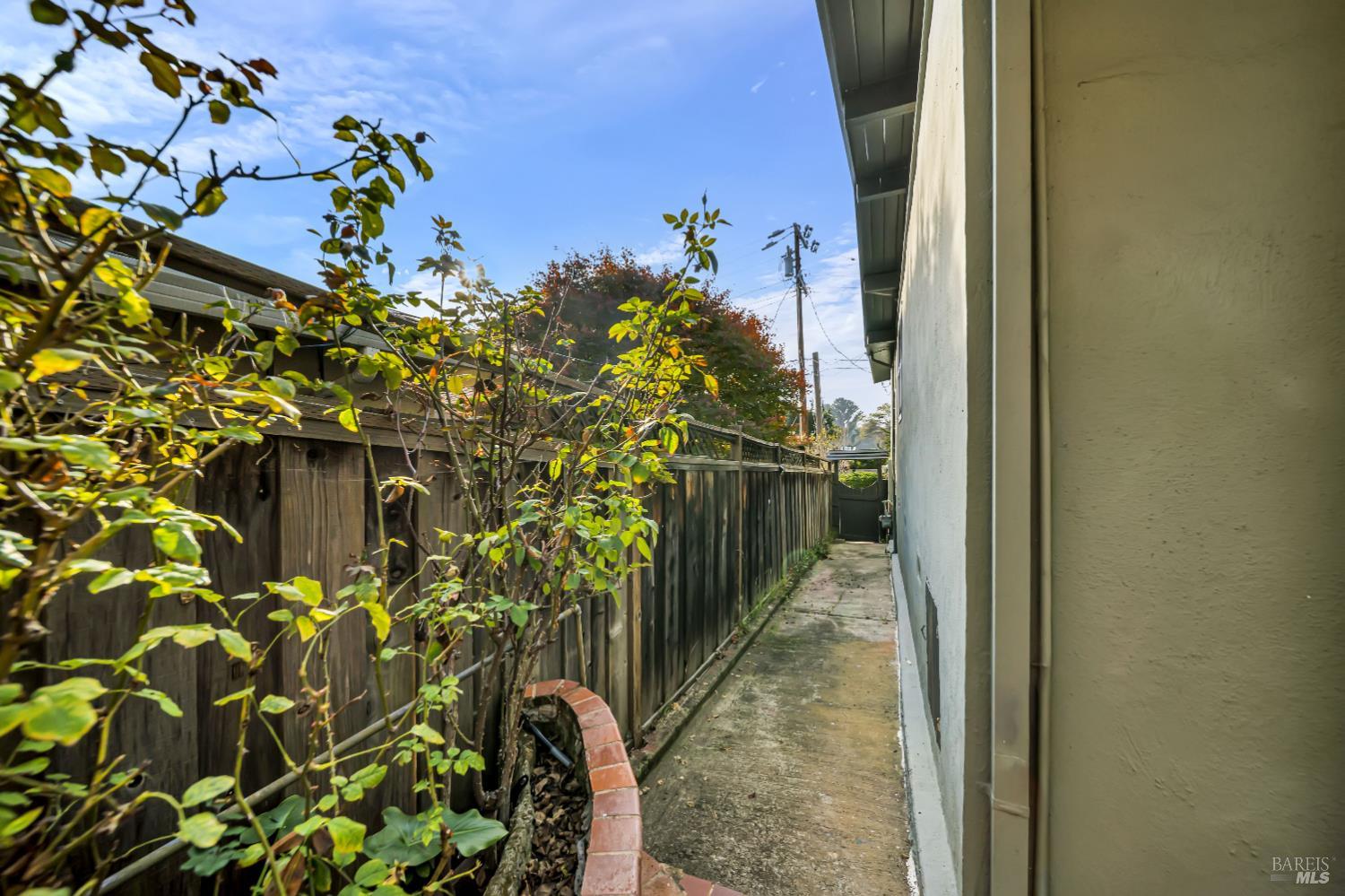 Detail Gallery Image 31 of 47 For 7810 Sanford St, Oakland,  CA 94605 - 3 Beds | 2 Baths