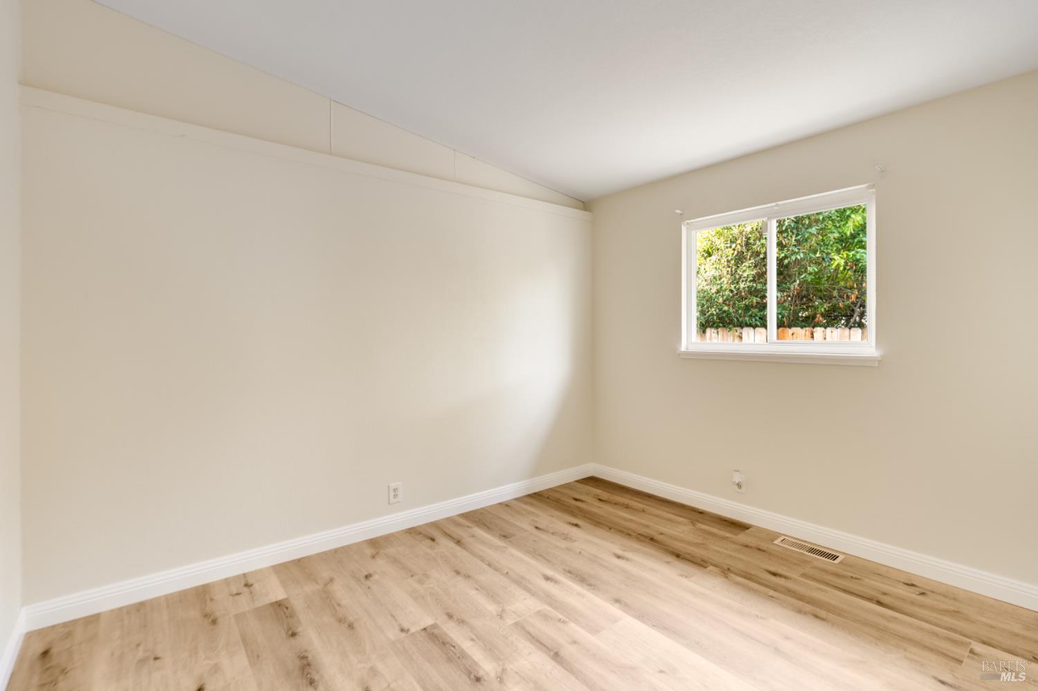 Detail Gallery Image 17 of 34 For 103 Sandalwood Ct, Vallejo,  CA 94591 - 3 Beds | 1 Baths