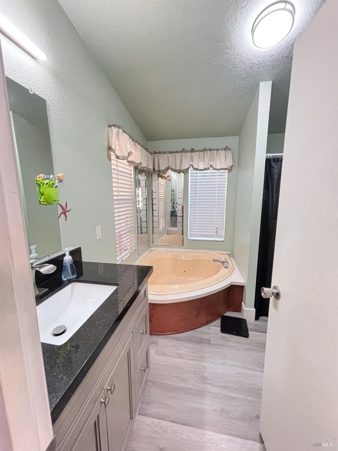 Detail Gallery Image 11 of 18 For 3309 S Santa Rosa Ave 16, Santa Rosa,  CA 95407 - 3 Beds | 2 Baths
