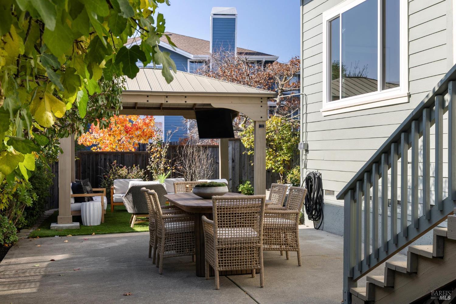 Detail Gallery Image 33 of 43 For 15 Aaron Dr, Novato,  CA 94949 - 5 Beds | 3 Baths