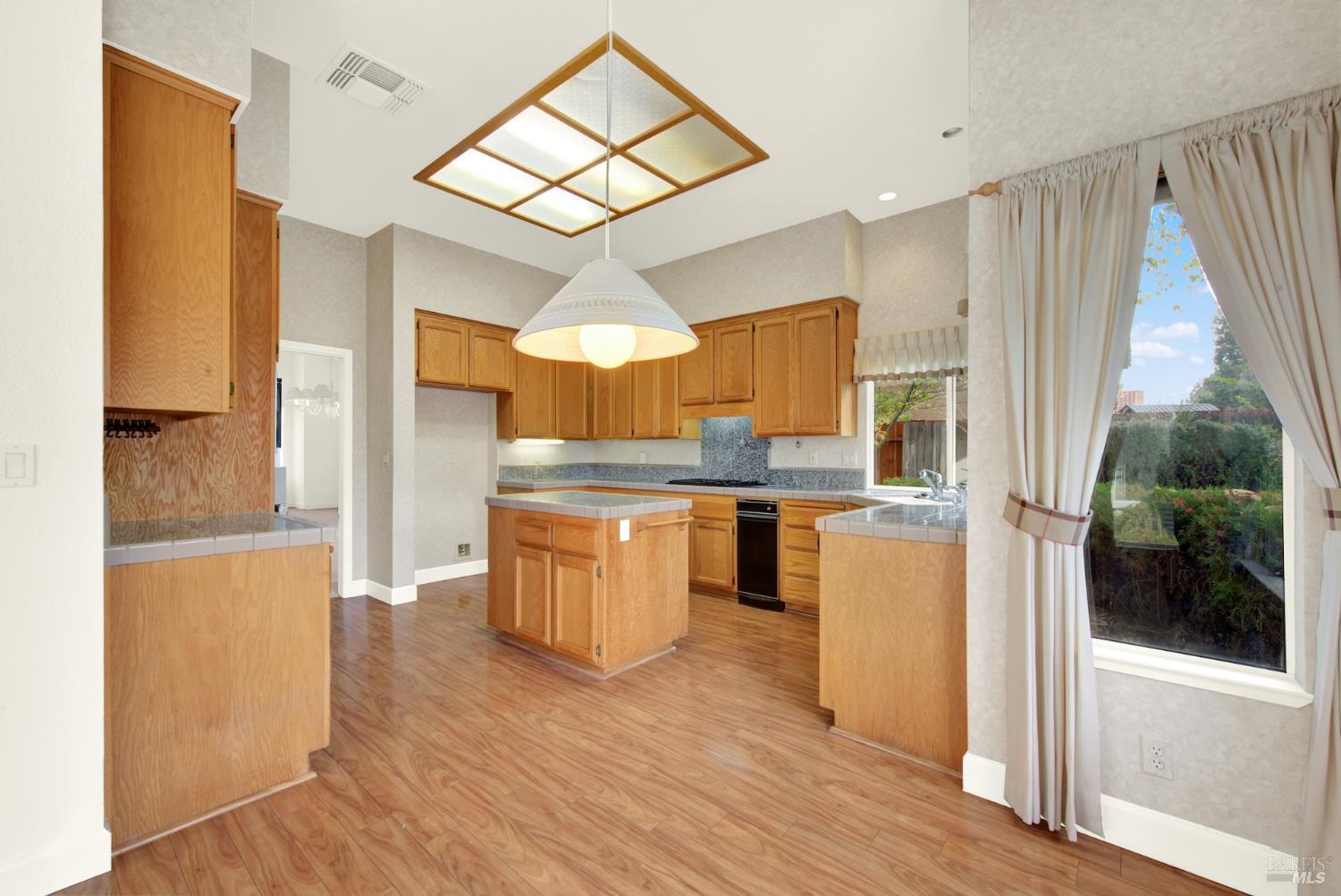 Detail Gallery Image 36 of 98 For 518 Canyon Oak Dr, Vacaville,  CA 95688 - 3 Beds | 2/1 Baths