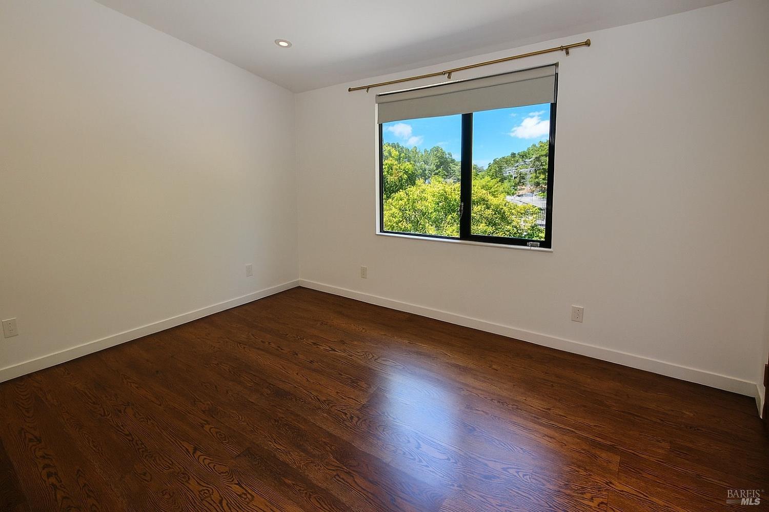 Detail Gallery Image 15 of 24 For 19 Bayview Ter, Mill Valley,  CA 94941 - 5 Beds | 3/1 Baths