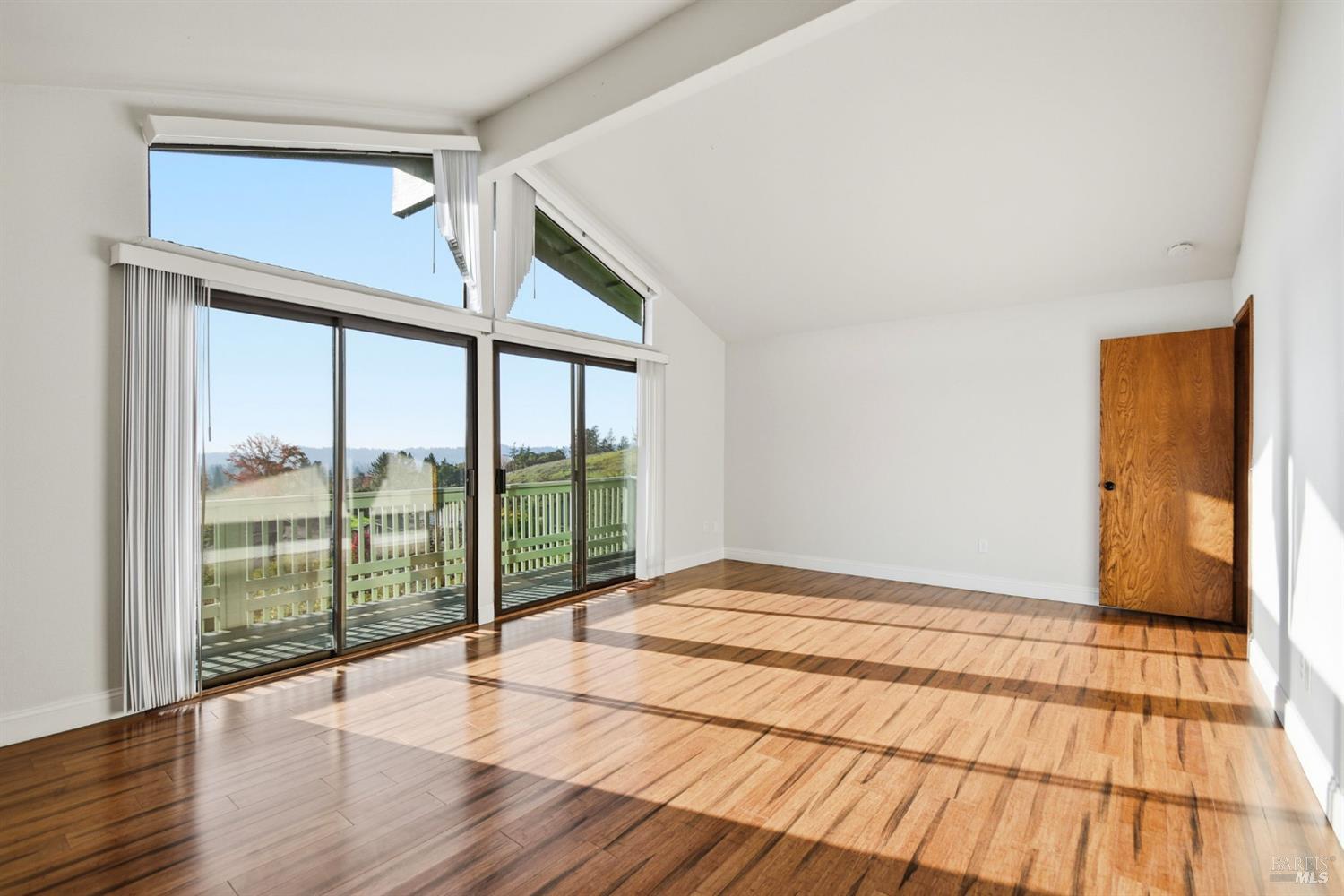 Detail Gallery Image 16 of 36 For 5827 La Cuesta Dr, Santa Rosa,  CA 95409 - 4 Beds | 3 Baths