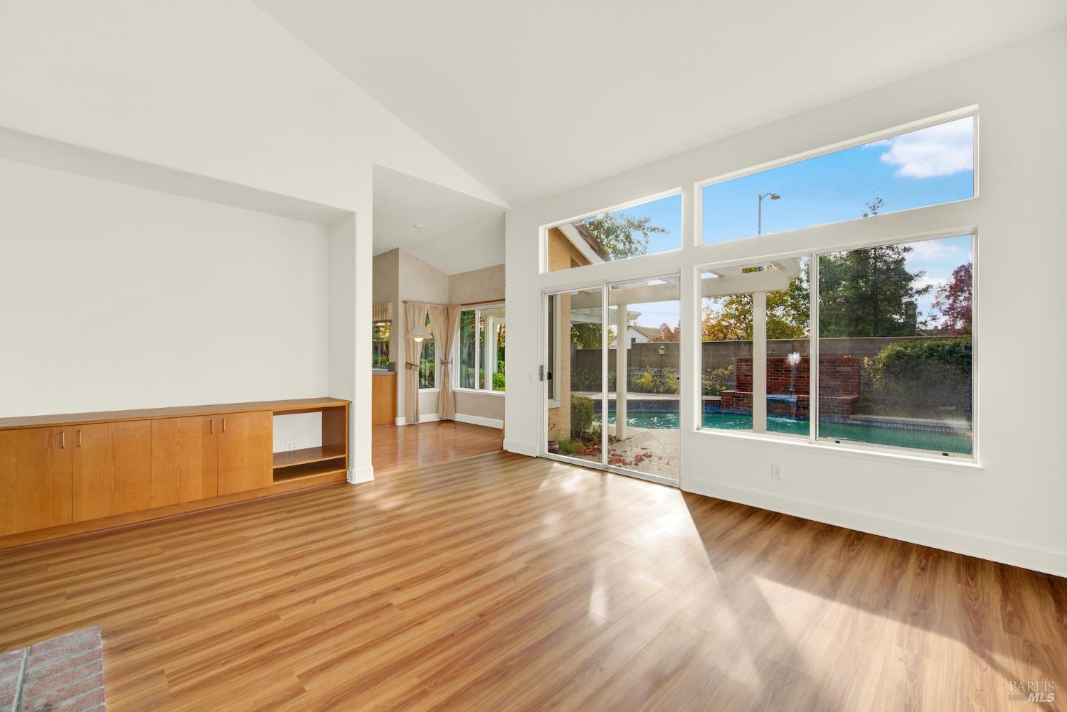 Detail Gallery Image 27 of 98 For 518 Canyon Oak Dr, Vacaville,  CA 95688 - 3 Beds | 2/1 Baths