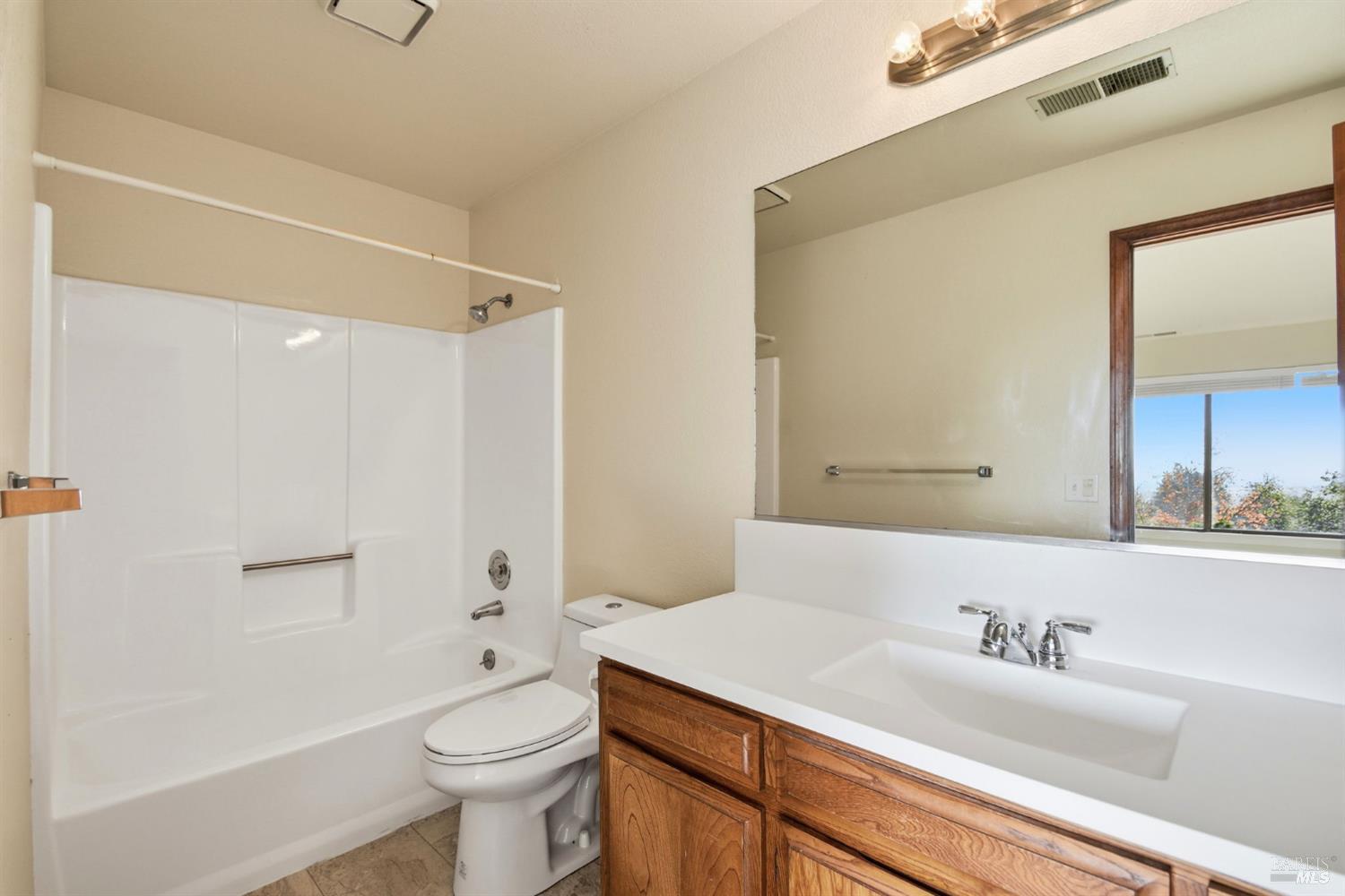 Detail Gallery Image 25 of 36 For 5827 La Cuesta Dr, Santa Rosa,  CA 95409 - 4 Beds | 3 Baths