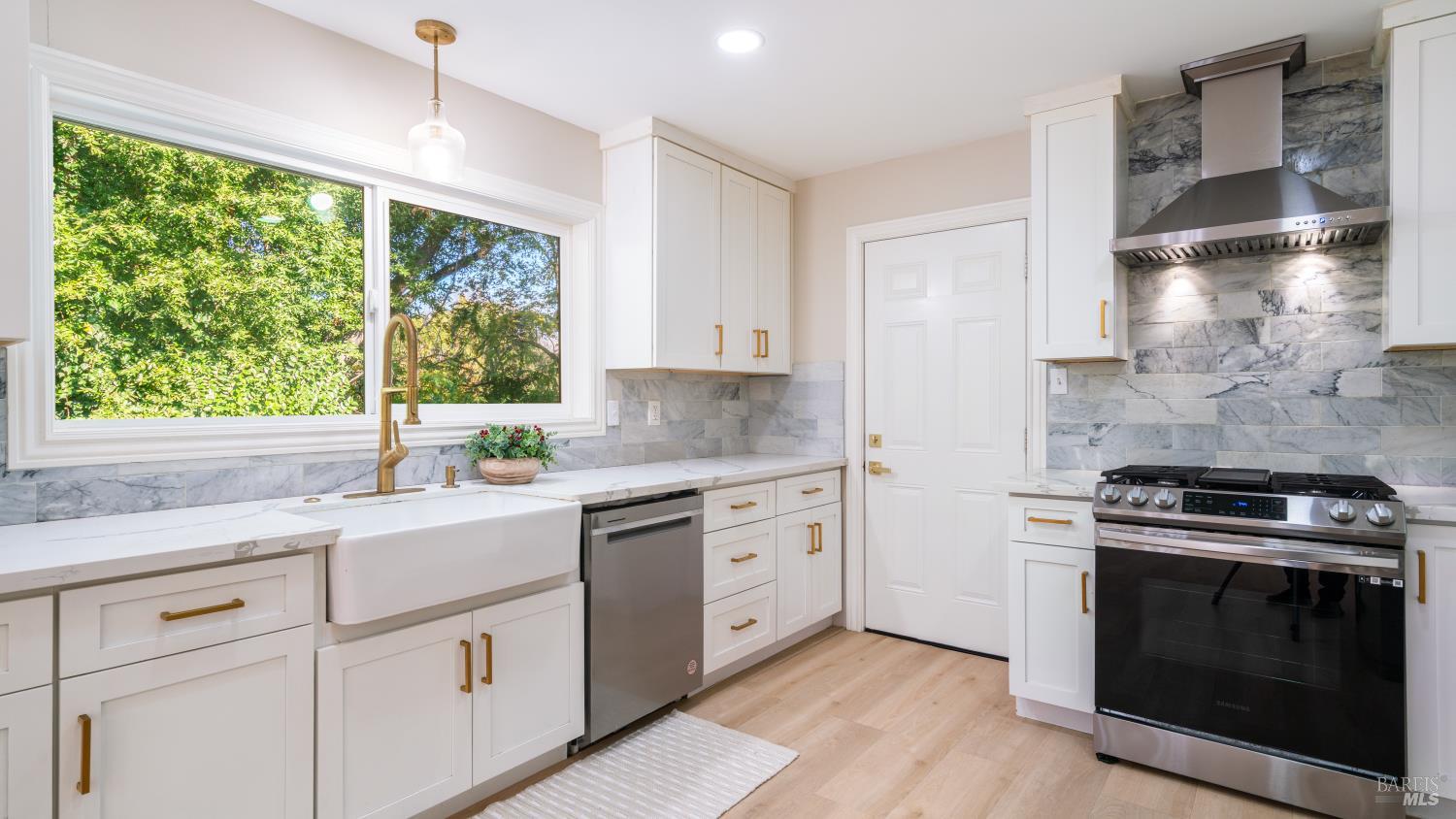 Detail Gallery Image 9 of 21 For 3347 Hermit Way, Santa Rosa,  CA 95405 - 3 Beds | 2 Baths