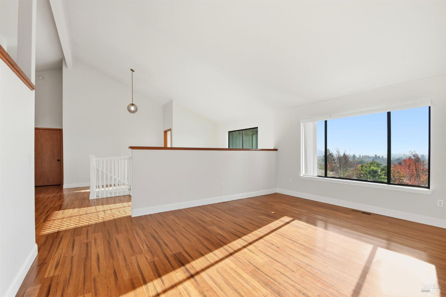 Detail Gallery Image 8 of 36 For 5827 La Cuesta Dr, Santa Rosa,  CA 95409 - 4 Beds | 3 Baths