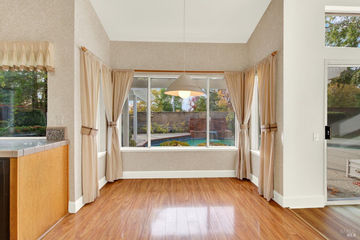 Detail Gallery Image 33 of 98 For 518 Canyon Oak Dr, Vacaville,  CA 95688 - 3 Beds | 2/1 Baths