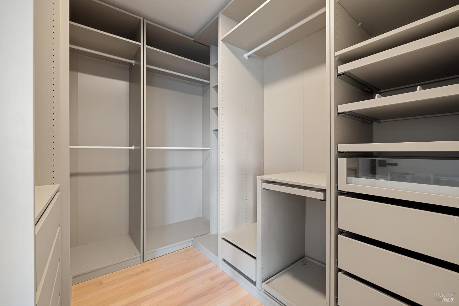 Detail Gallery Image 23 of 43 For 15 Aaron Dr, Novato,  CA 94949 - 5 Beds | 3 Baths