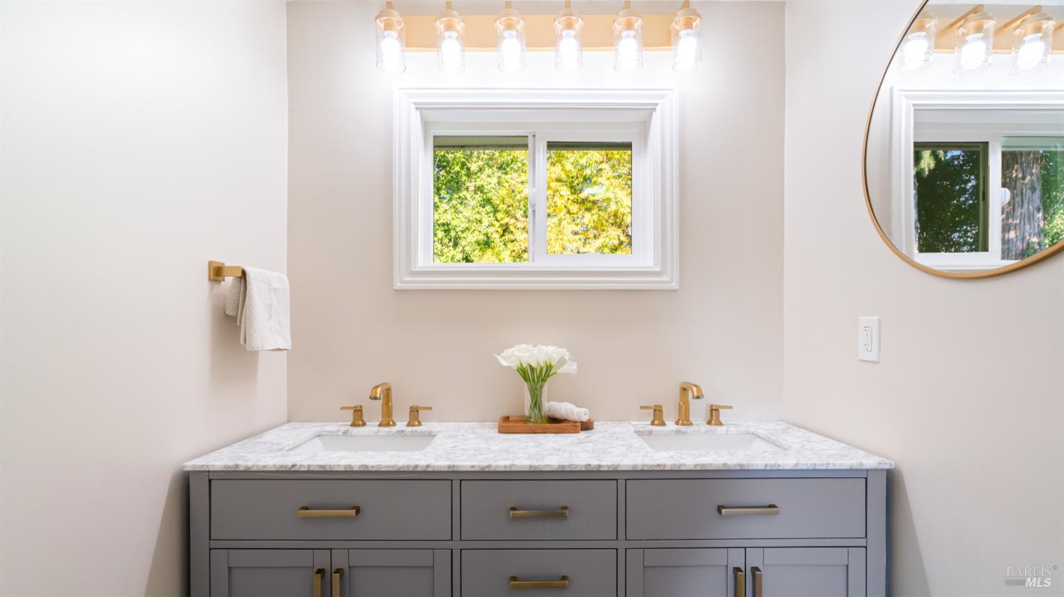 Detail Gallery Image 13 of 21 For 3347 Hermit Way, Santa Rosa,  CA 95405 - 3 Beds | 2 Baths