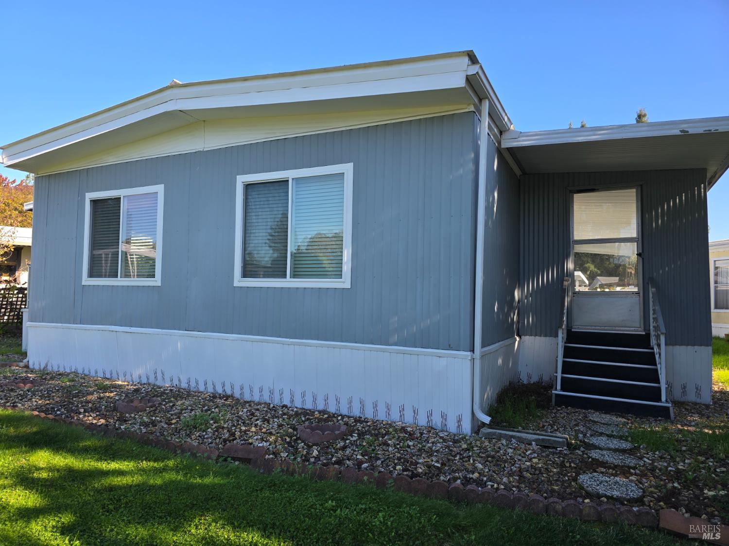 Detail Gallery Image 3 of 17 For 233 Apple Ln, Rohnert Park,  CA 94928 - 2 Beds | 2 Baths