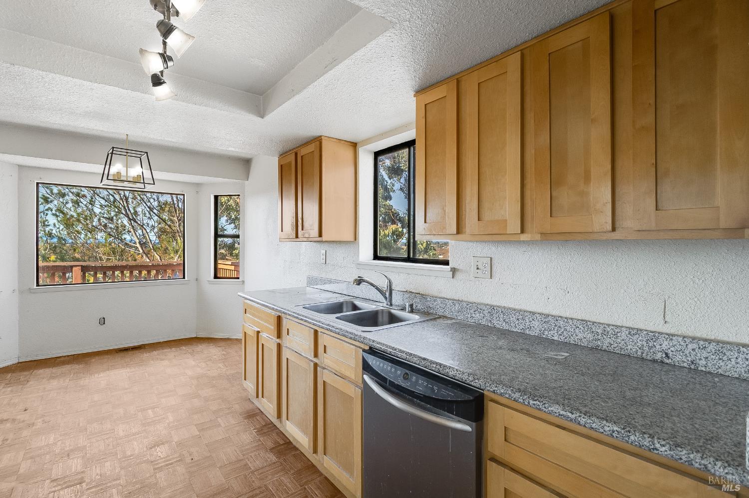 Detail Gallery Image 25 of 55 For 235 Toledo Ct, Vallejo,  CA 94591 - 5 Beds | 3/1 Baths