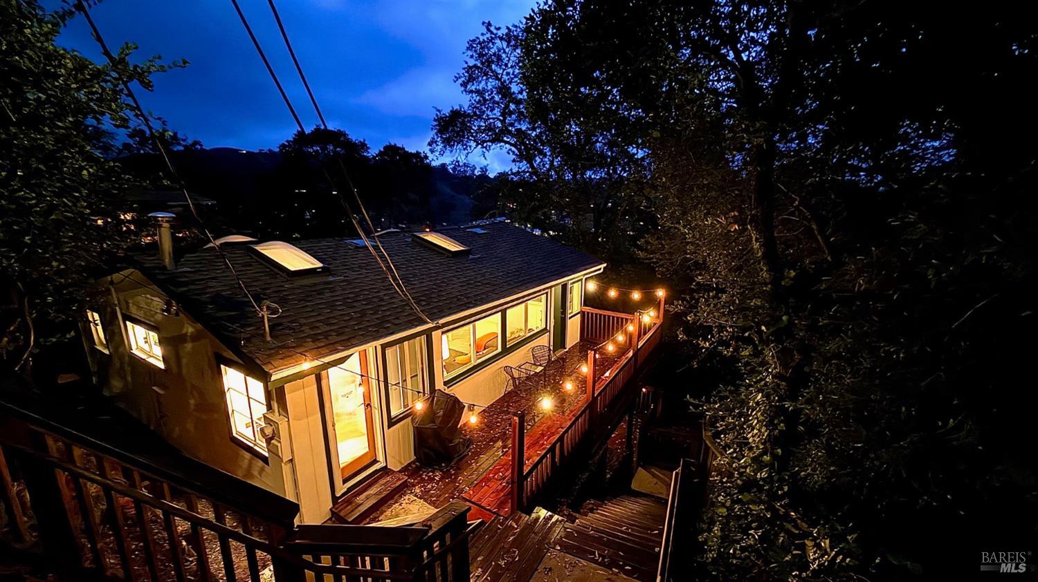 Detail Gallery Image 3 of 49 For 51 Berry Trl, Fairfax,  CA 94930 - 3 Beds | 2 Baths