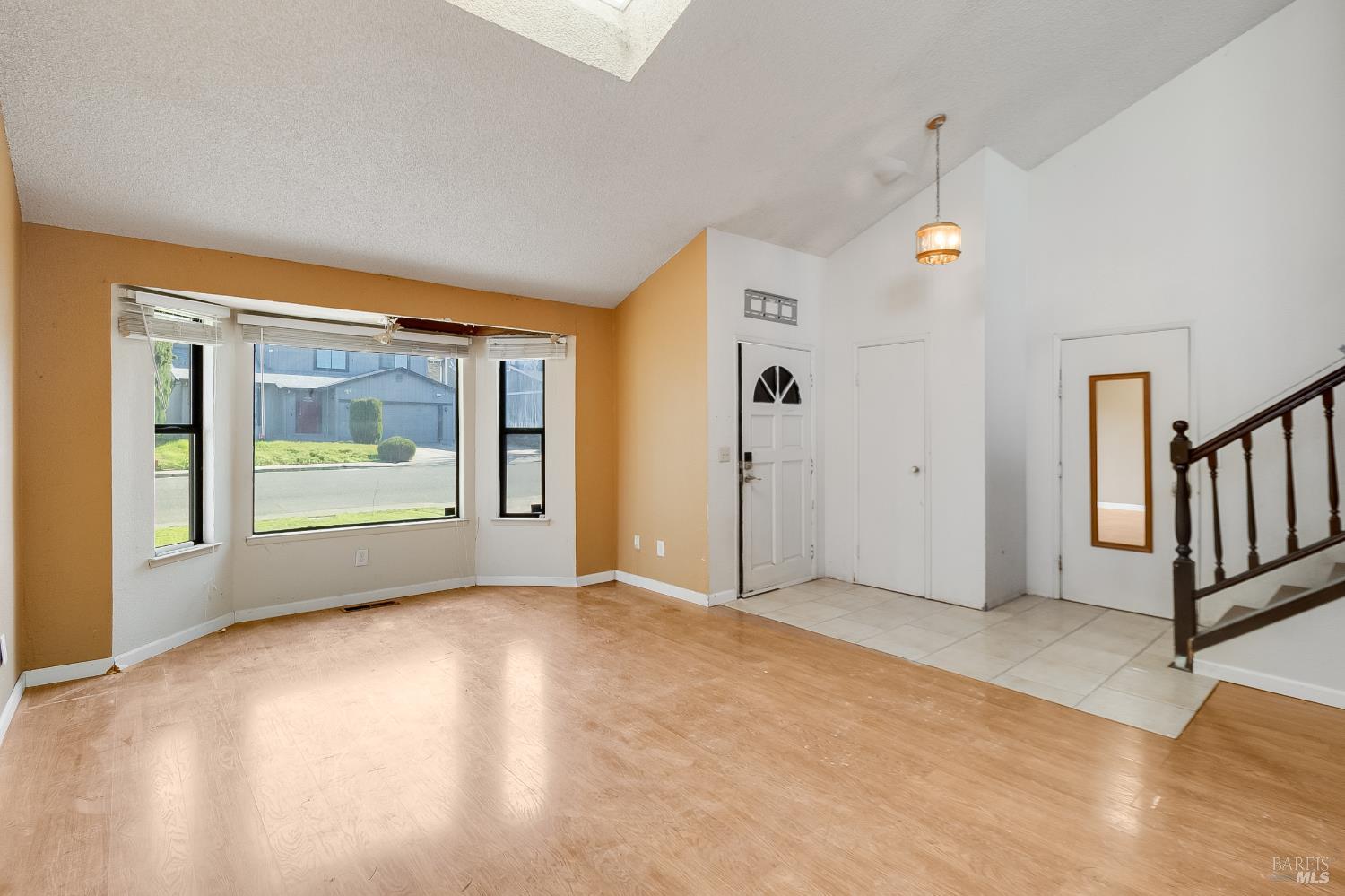 Detail Gallery Image 7 of 55 For 235 Toledo Ct, Vallejo,  CA 94591 - 5 Beds | 3/1 Baths