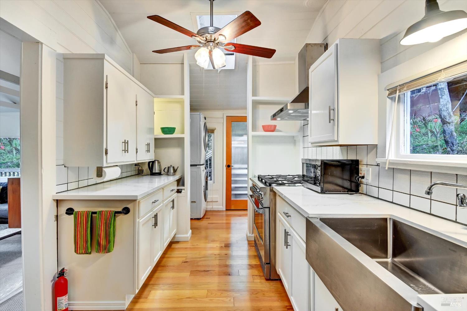 Detail Gallery Image 17 of 49 For 51 Berry Trl, Fairfax,  CA 94930 - 3 Beds | 2 Baths