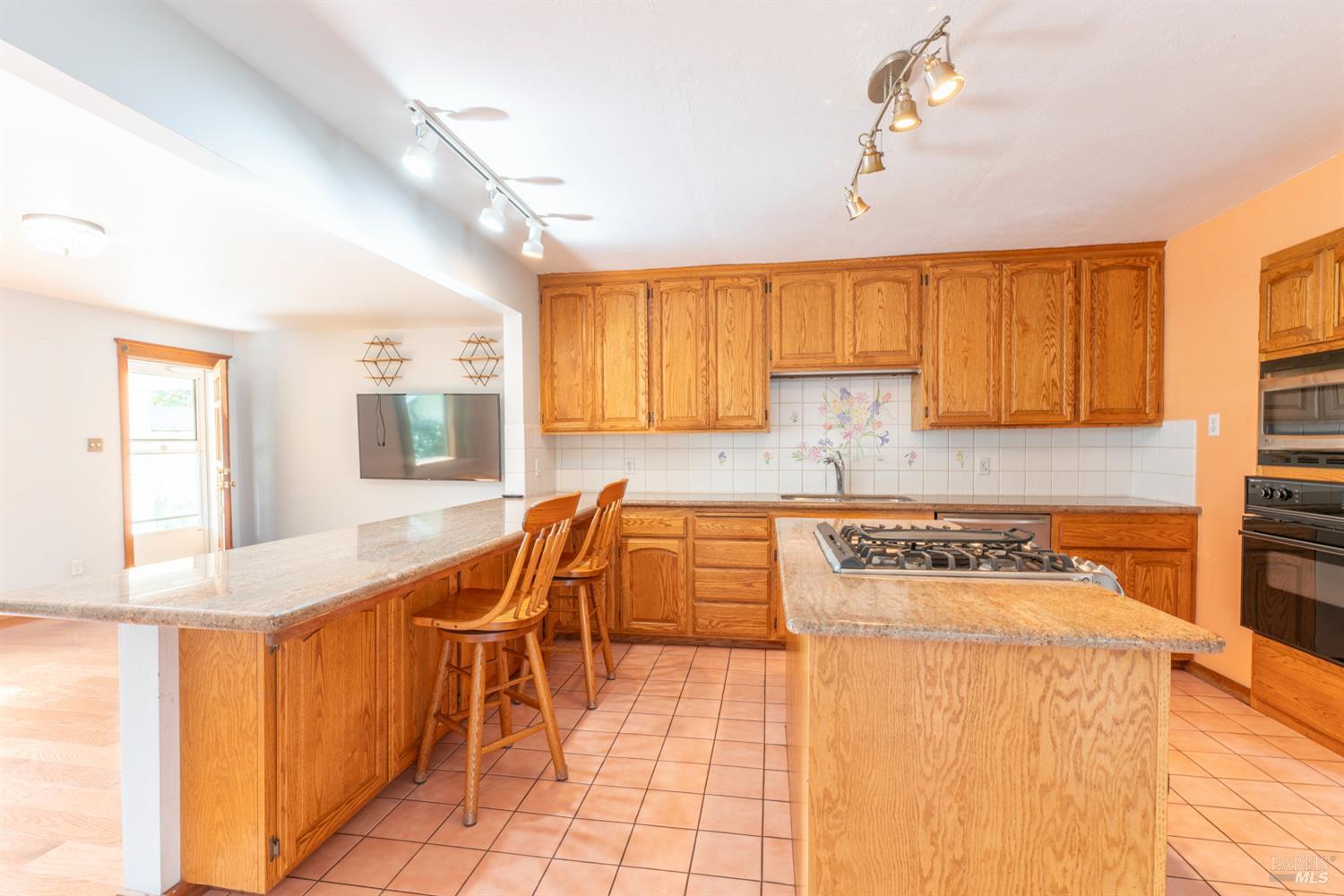 Detail Gallery Image 4 of 27 For 1840 Branscomb Rd, Laytonville,  CA 95454 - 3 Beds | 2 Baths