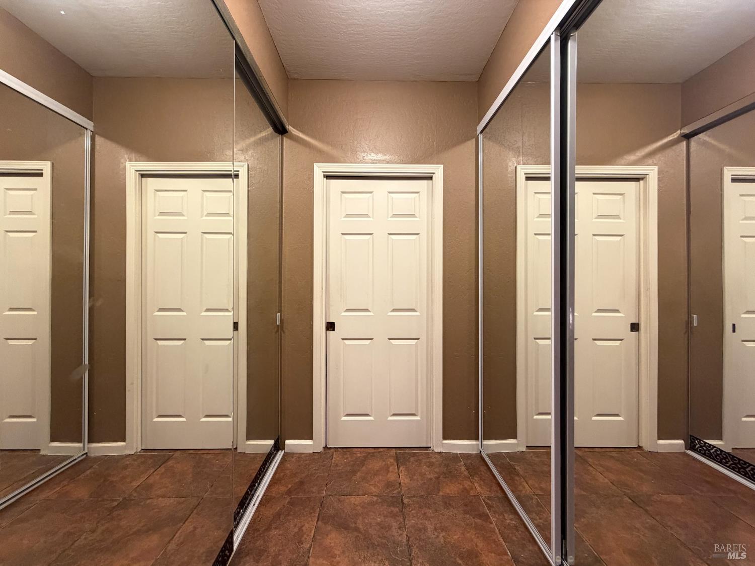 Detail Gallery Image 10 of 12 For 25912 Hayward Blvd #106,  Hayward,  CA 94542 - 2 Beds | 2 Baths