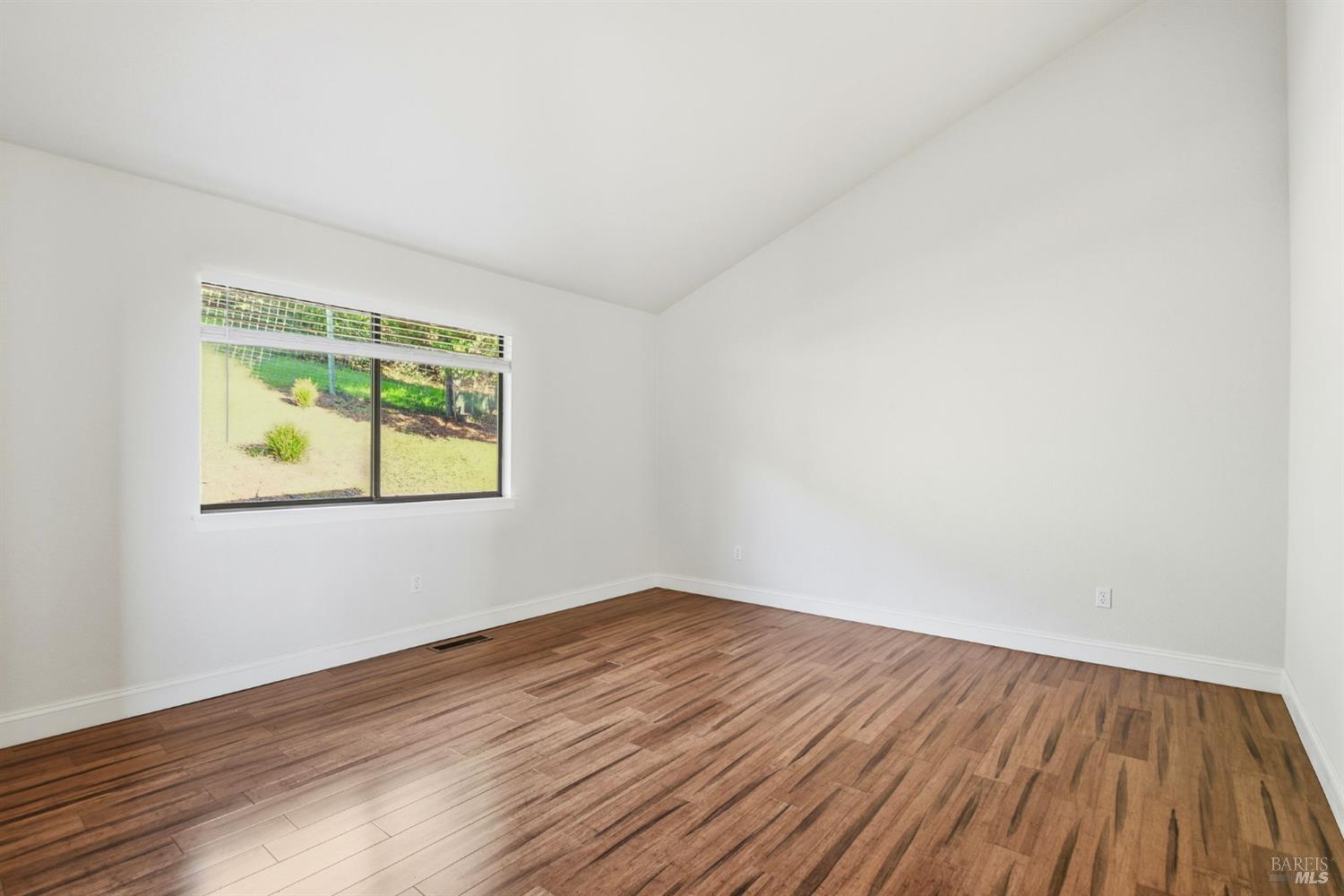 Detail Gallery Image 18 of 36 For 5827 La Cuesta Dr, Santa Rosa,  CA 95409 - 4 Beds | 3 Baths