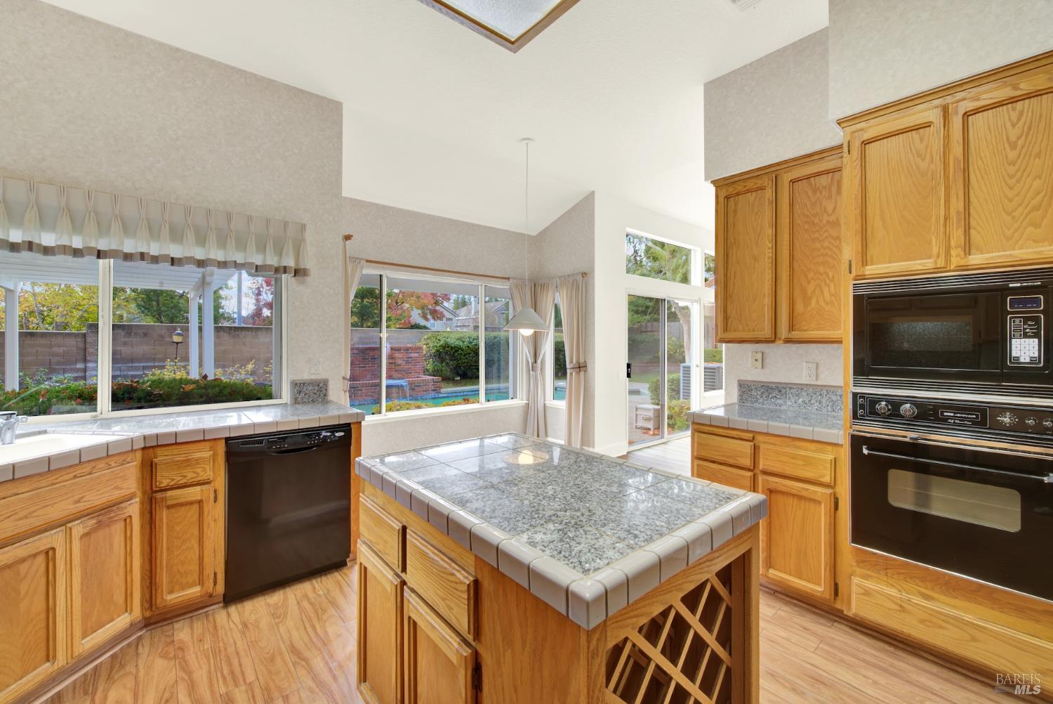 Detail Gallery Image 40 of 98 For 518 Canyon Oak Dr, Vacaville,  CA 95688 - 3 Beds | 2/1 Baths