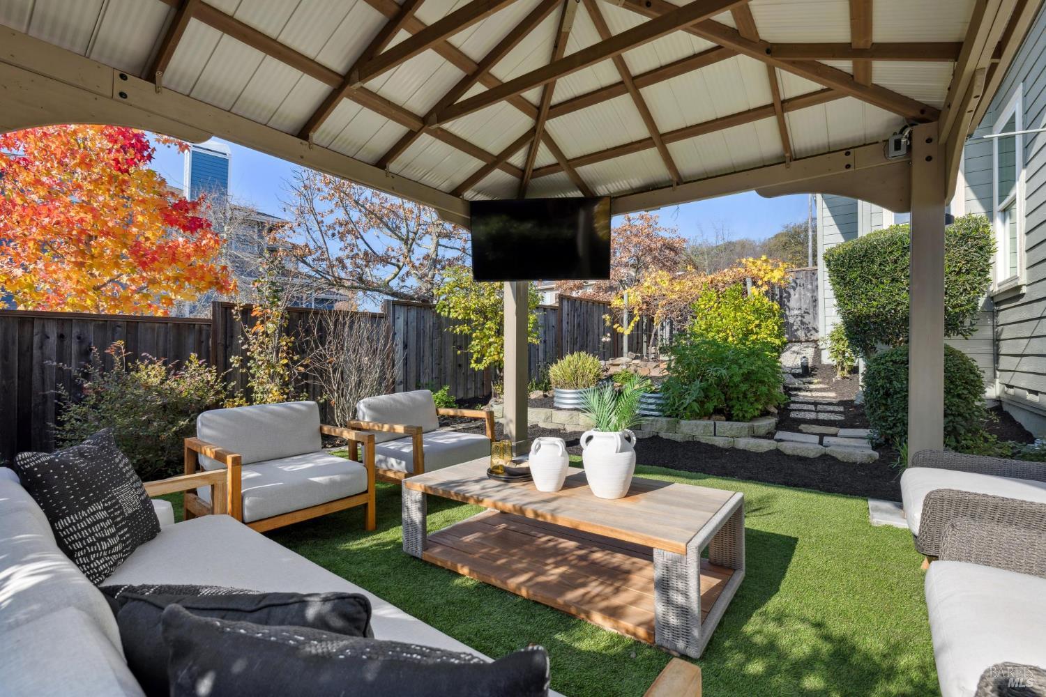 Detail Gallery Image 35 of 43 For 15 Aaron Dr, Novato,  CA 94949 - 5 Beds | 3 Baths