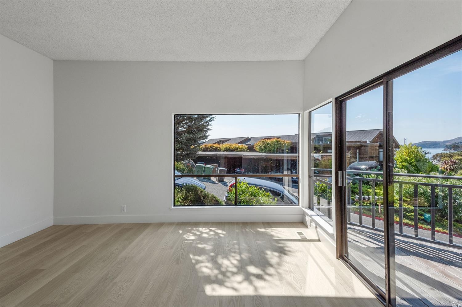 Detail Gallery Image 5 of 23 For 15 Linda Vista Ave, Tiburon,  CA 94920 - 3 Beds | 2/1 Baths