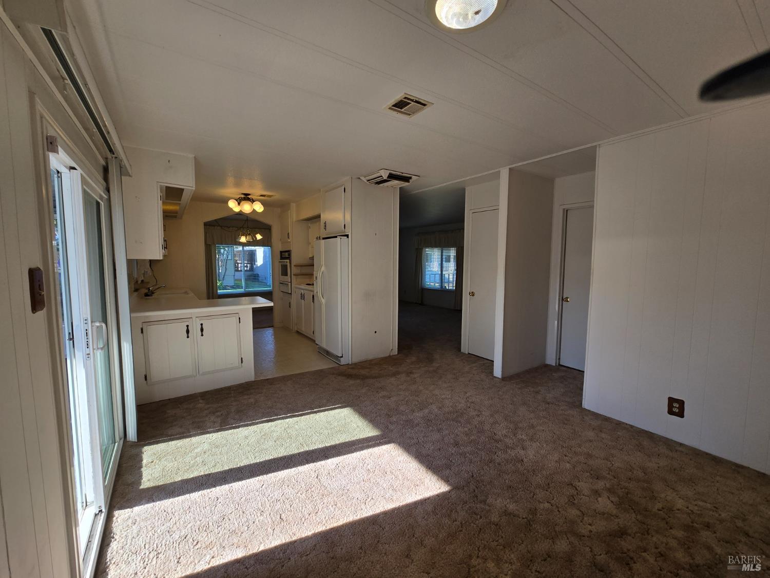 Detail Gallery Image 10 of 17 For 233 Apple Ln, Rohnert Park,  CA 94928 - 2 Beds | 2 Baths