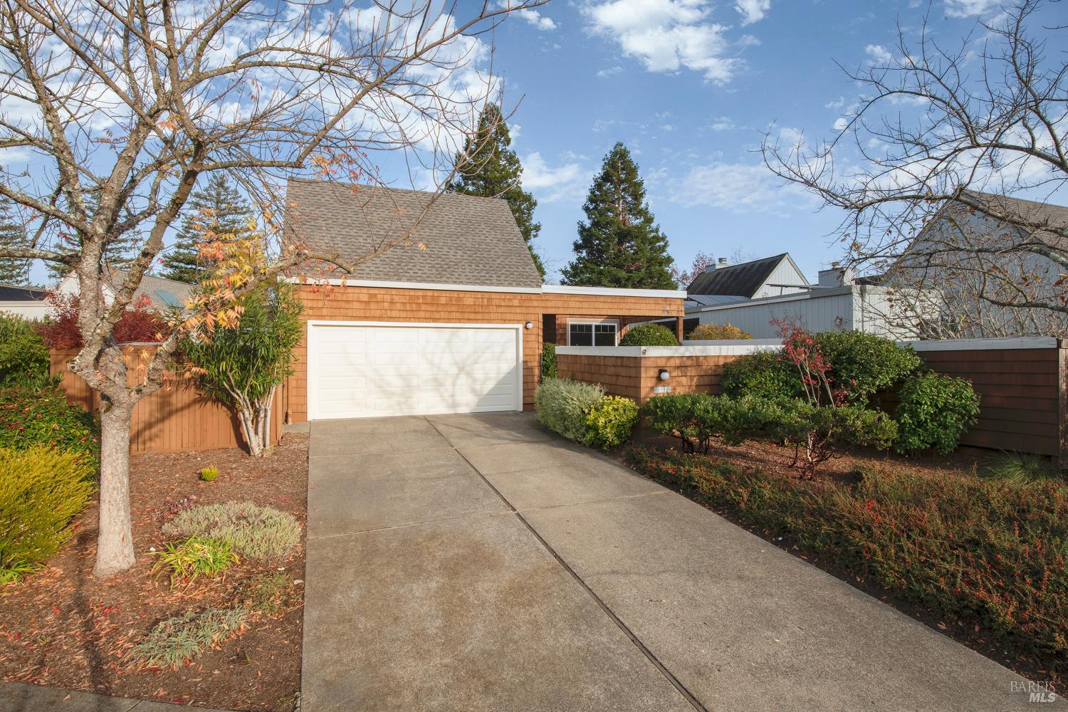 Detail Gallery Image 5 of 37 For 327 Buttercup Ct, Sonoma,  CA 95476 - 2 Beds | 2 Baths