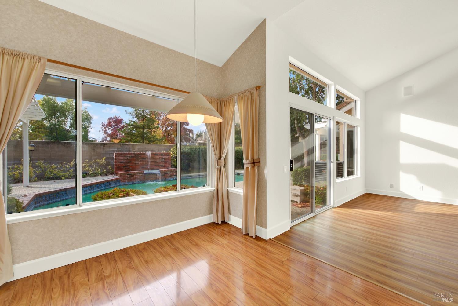 Detail Gallery Image 34 of 98 For 518 Canyon Oak Dr, Vacaville,  CA 95688 - 3 Beds | 2/1 Baths