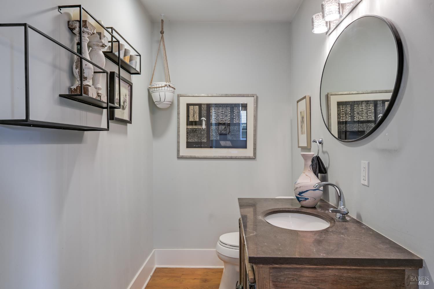 Detail Gallery Image 9 of 31 For 610 E St, Petaluma,  CA 94952 - 3 Beds | 2/1 Baths