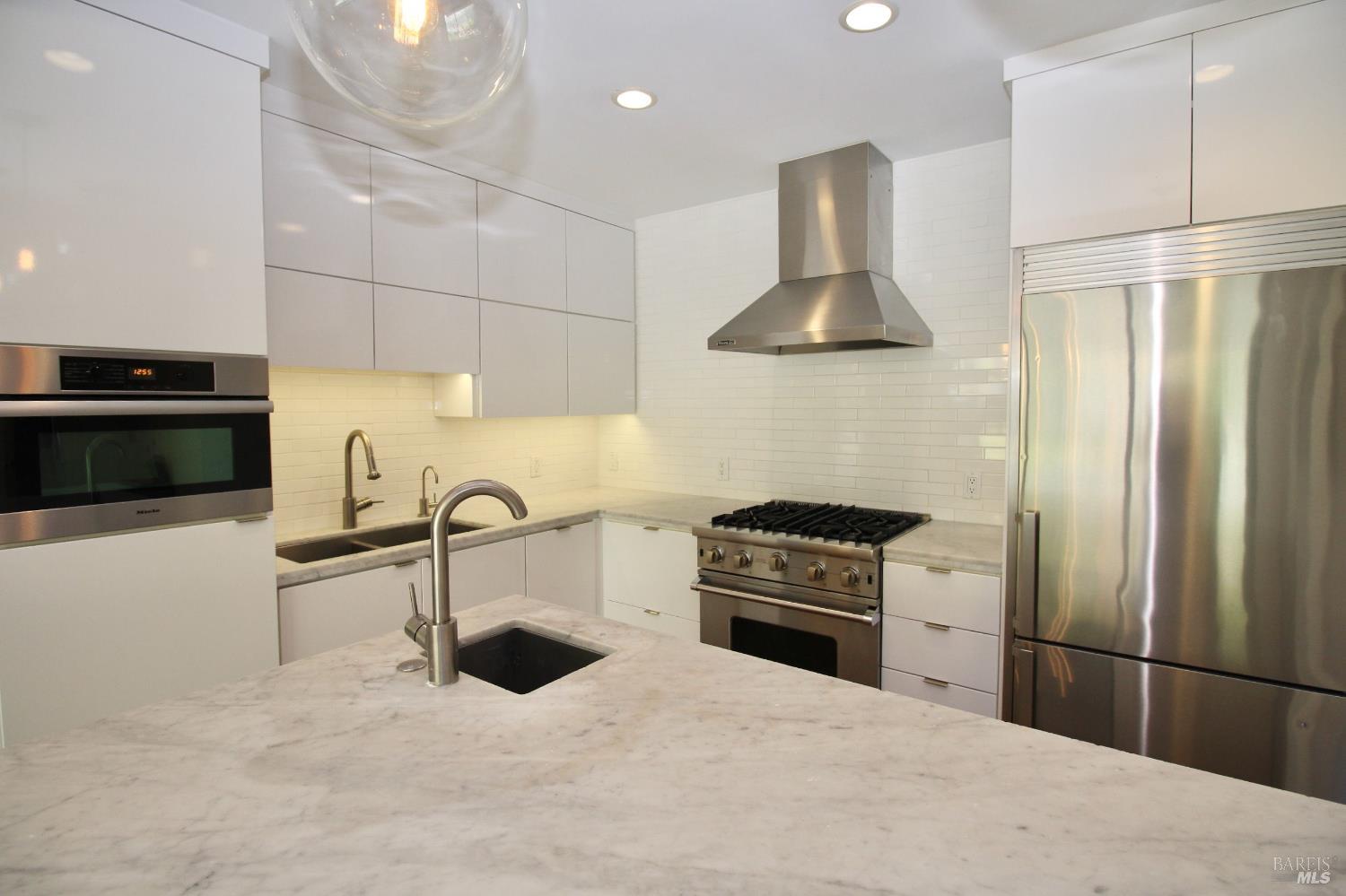 Detail Gallery Image 4 of 24 For 19 Bayview Ter, Mill Valley,  CA 94941 - 5 Beds | 3/1 Baths