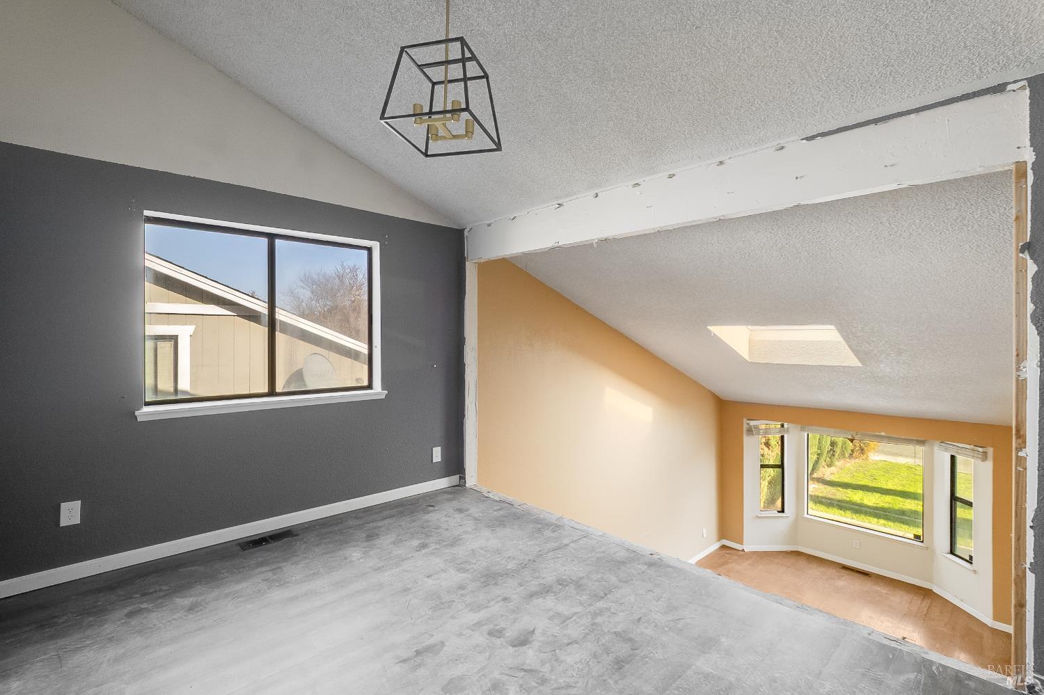 Detail Gallery Image 20 of 55 For 235 Toledo Ct, Vallejo,  CA 94591 - 5 Beds | 3/1 Baths