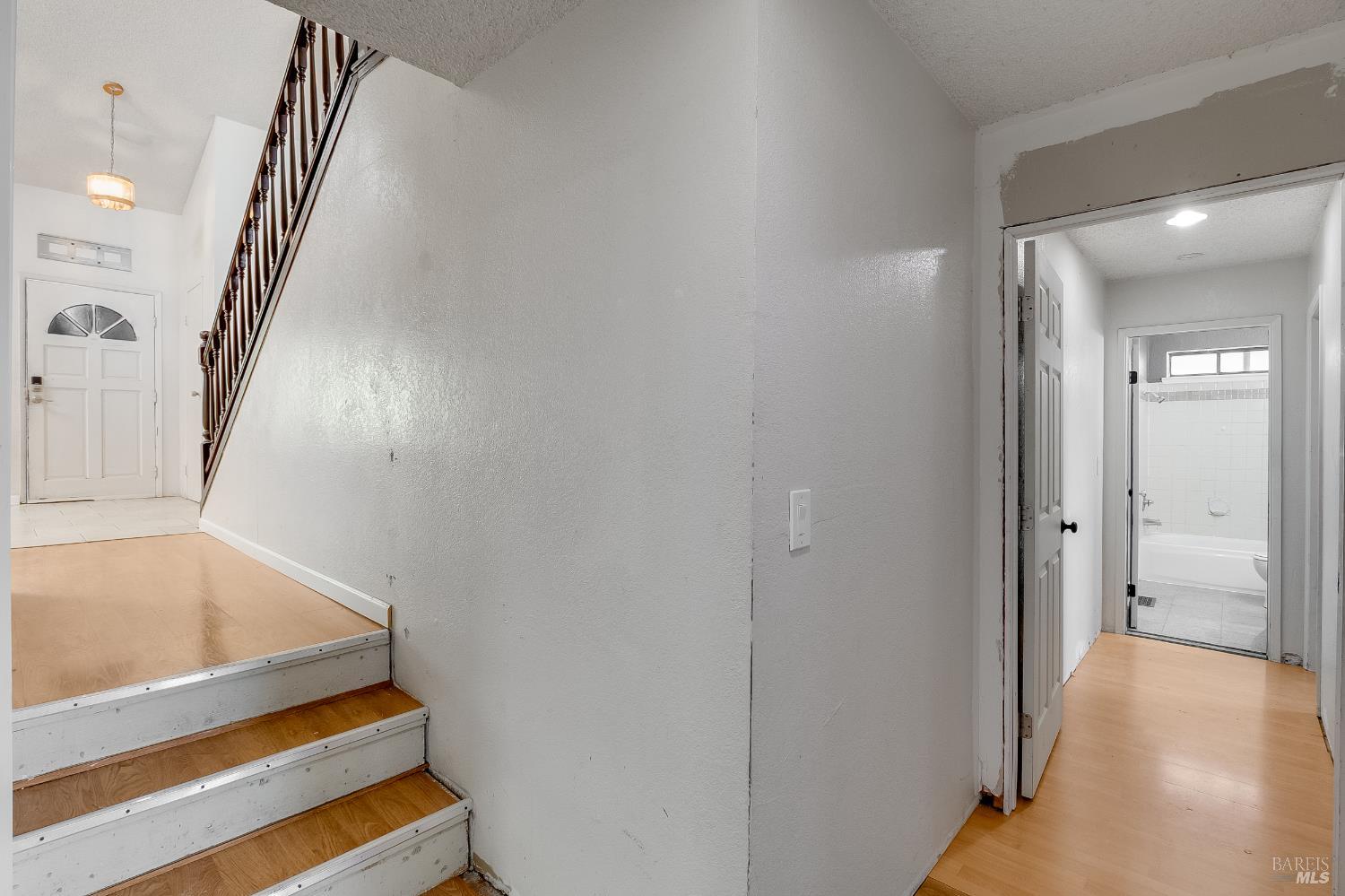 Detail Gallery Image 14 of 55 For 235 Toledo Ct, Vallejo,  CA 94591 - 5 Beds | 3/1 Baths