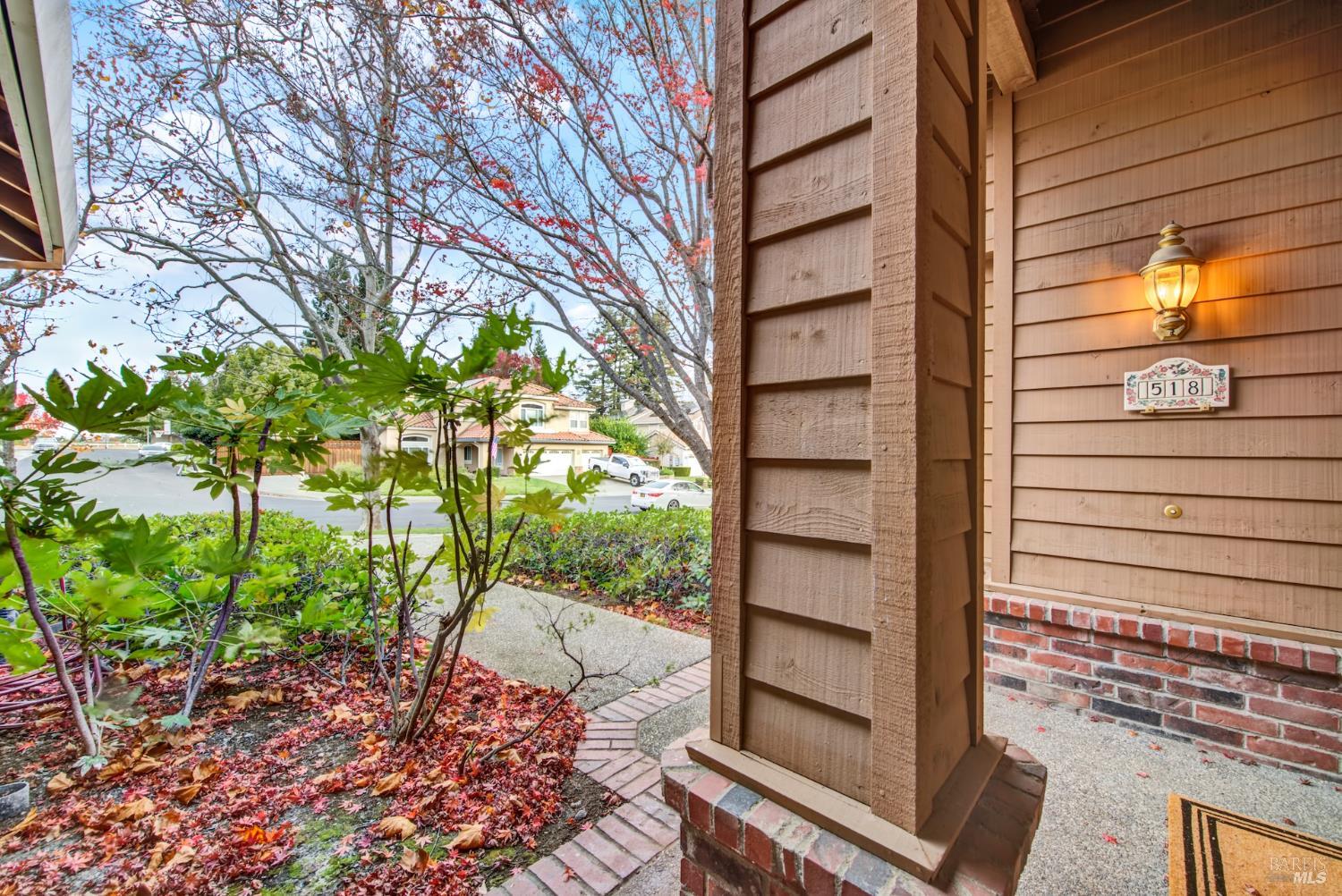 Detail Gallery Image 13 of 98 For 518 Canyon Oak Dr, Vacaville,  CA 95688 - 3 Beds | 2/1 Baths