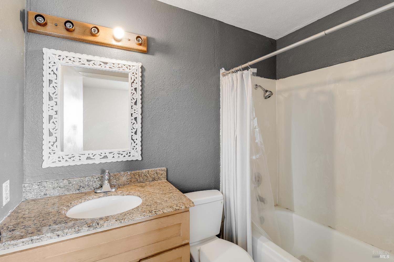 Detail Gallery Image 12 of 55 For 235 Toledo Ct, Vallejo,  CA 94591 - 5 Beds | 3/1 Baths