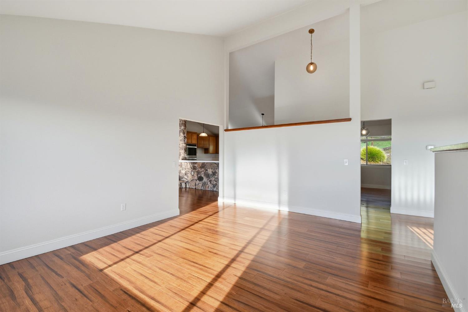 Detail Gallery Image 11 of 36 For 5827 La Cuesta Dr, Santa Rosa,  CA 95409 - 4 Beds | 3 Baths