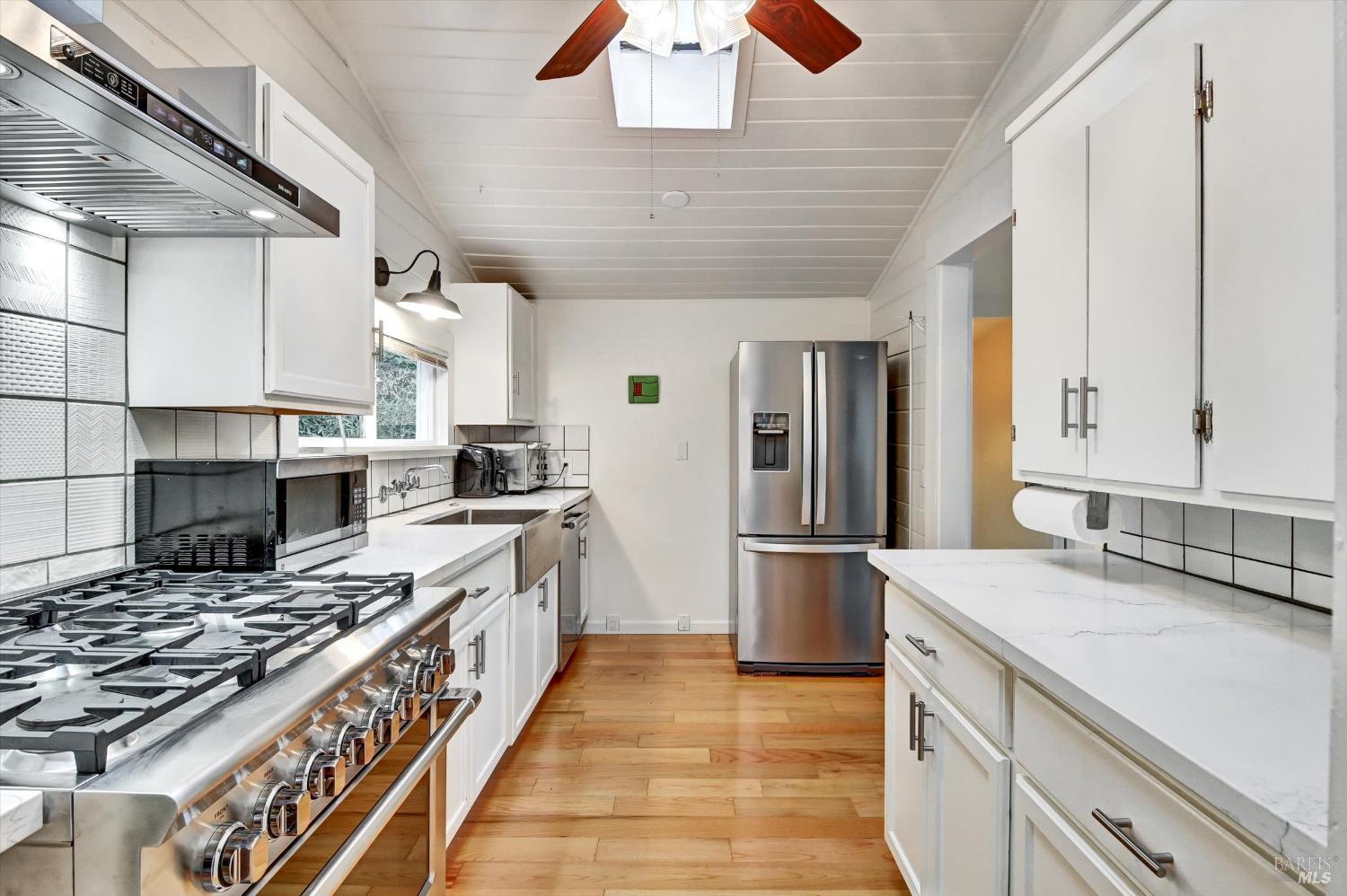 Detail Gallery Image 15 of 49 For 51 Berry Trl, Fairfax,  CA 94930 - 3 Beds | 2 Baths