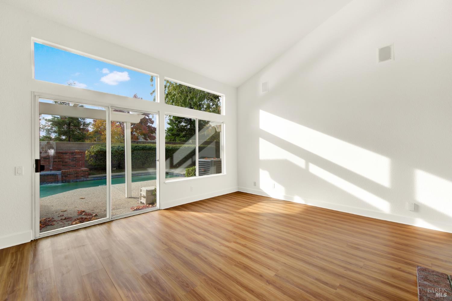 Detail Gallery Image 28 of 98 For 518 Canyon Oak Dr, Vacaville,  CA 95688 - 3 Beds | 2/1 Baths