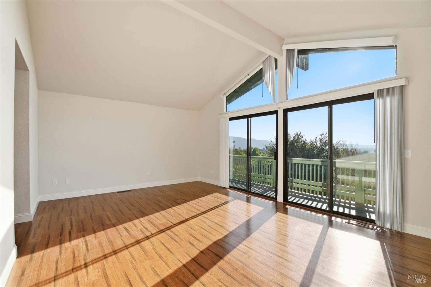 Detail Gallery Image 15 of 36 For 5827 La Cuesta Dr, Santa Rosa,  CA 95409 - 4 Beds | 3 Baths