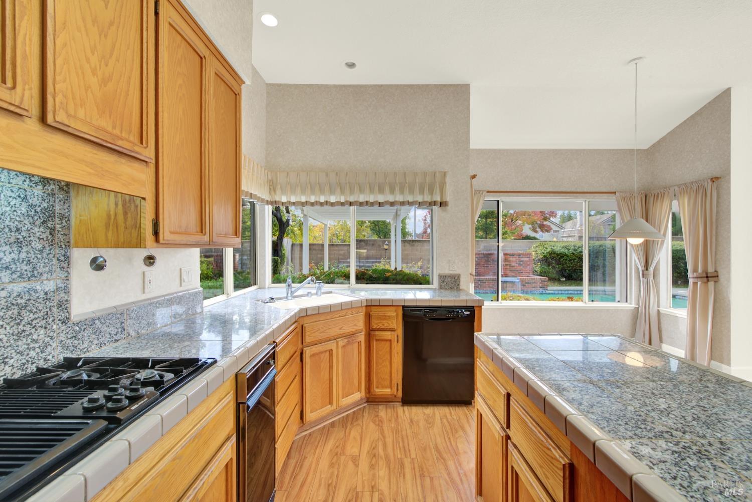 Detail Gallery Image 42 of 98 For 518 Canyon Oak Dr, Vacaville,  CA 95688 - 3 Beds | 2/1 Baths