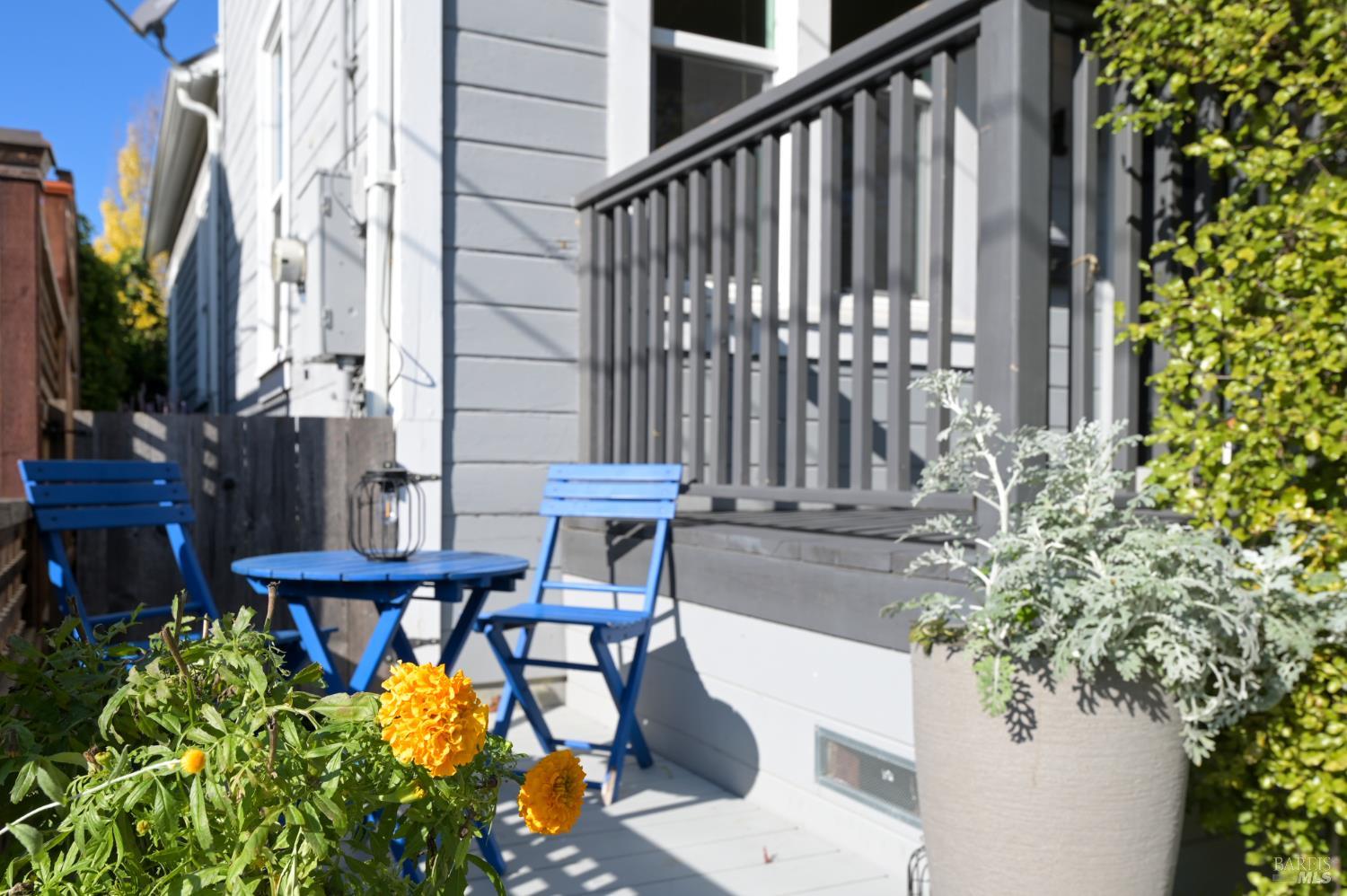 Detail Gallery Image 3 of 31 For 610 E St, Petaluma,  CA 94952 - 3 Beds | 2/1 Baths