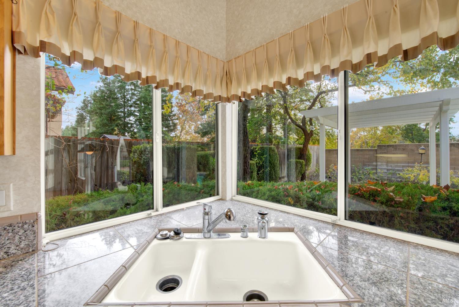 Detail Gallery Image 38 of 98 For 518 Canyon Oak Dr, Vacaville,  CA 95688 - 3 Beds | 2/1 Baths