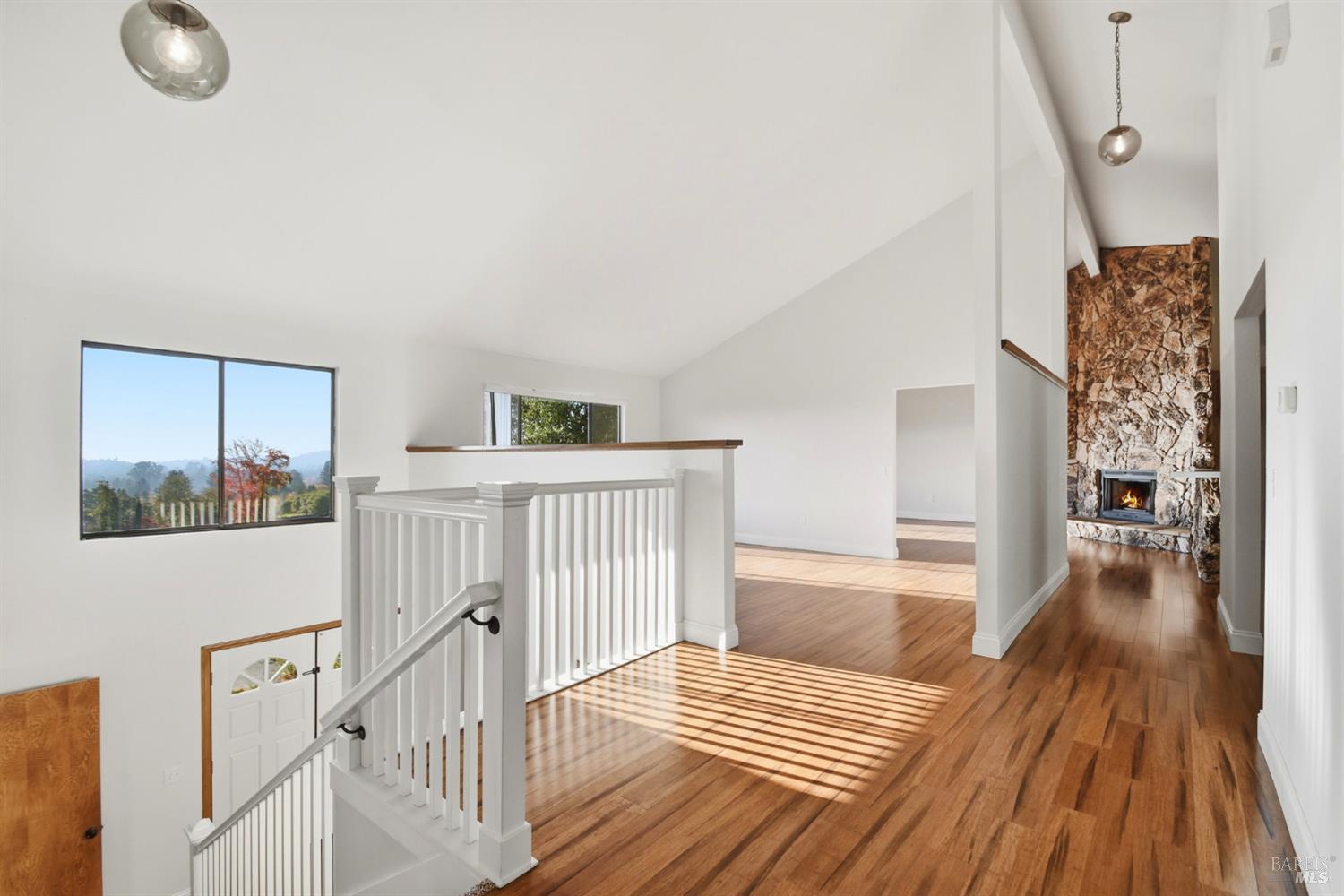 Detail Gallery Image 5 of 36 For 5827 La Cuesta Dr, Santa Rosa,  CA 95409 - 4 Beds | 3 Baths