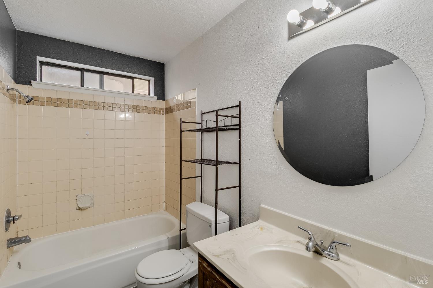 Detail Gallery Image 17 of 55 For 235 Toledo Ct, Vallejo,  CA 94591 - 5 Beds | 3/1 Baths